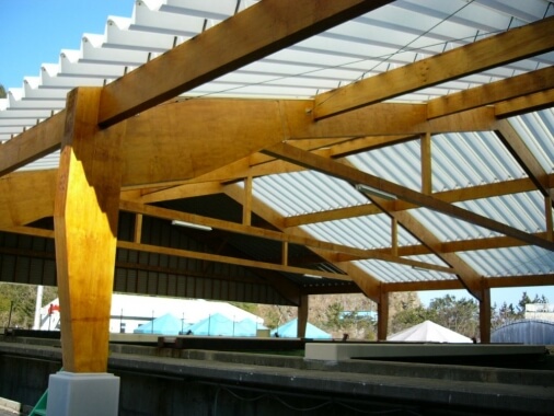 木造建築の施工事例：栽培漁業センター宮古事業場屋外飼育場 1枚目