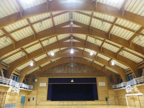 木造建築の施工事例：鳥取市立福部中学校 1枚目