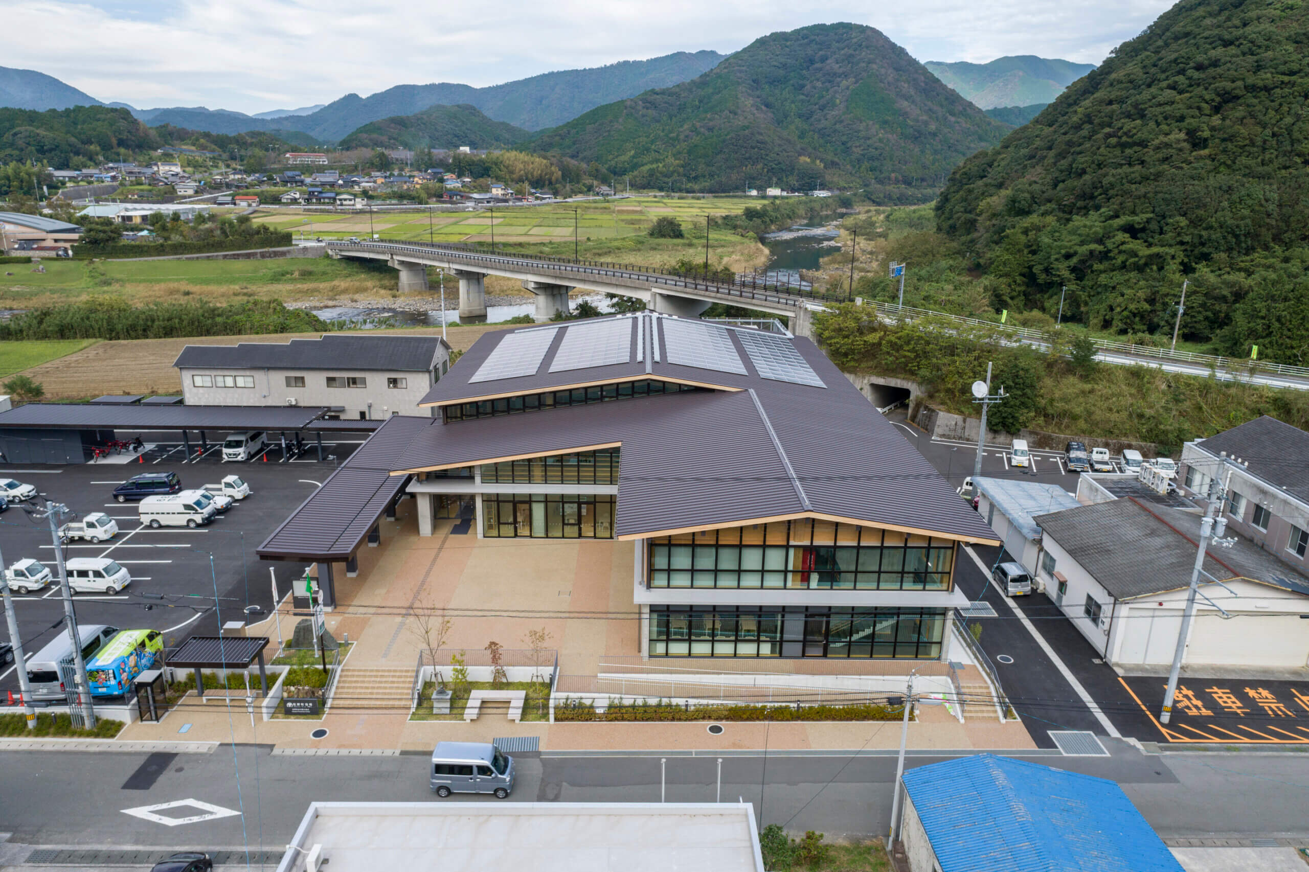 木造建築の施工事例：松野町新庁舎 4枚目