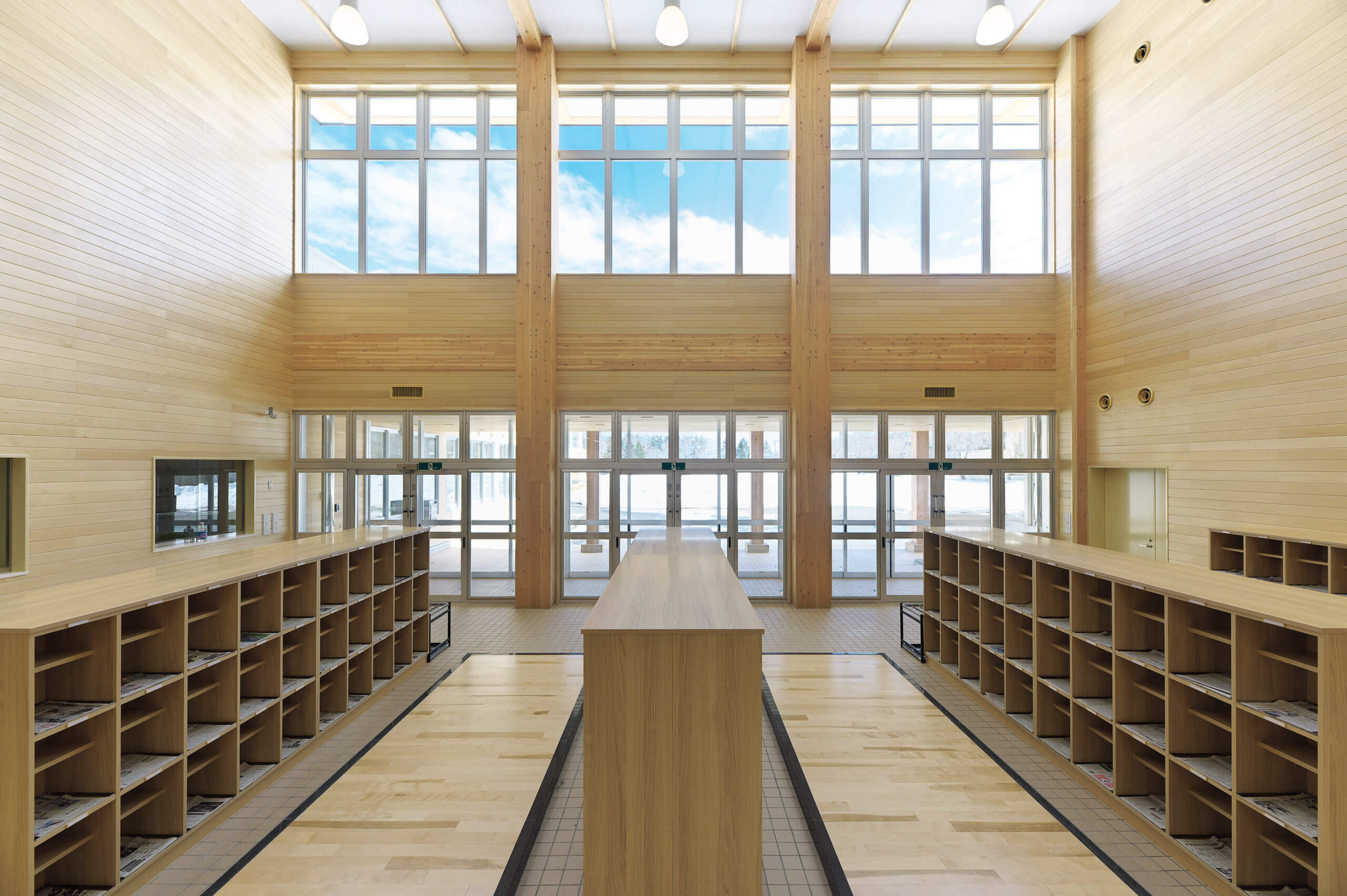 木造建築の施工事例：六ケ所村立千歳平小学校校舎 6枚目