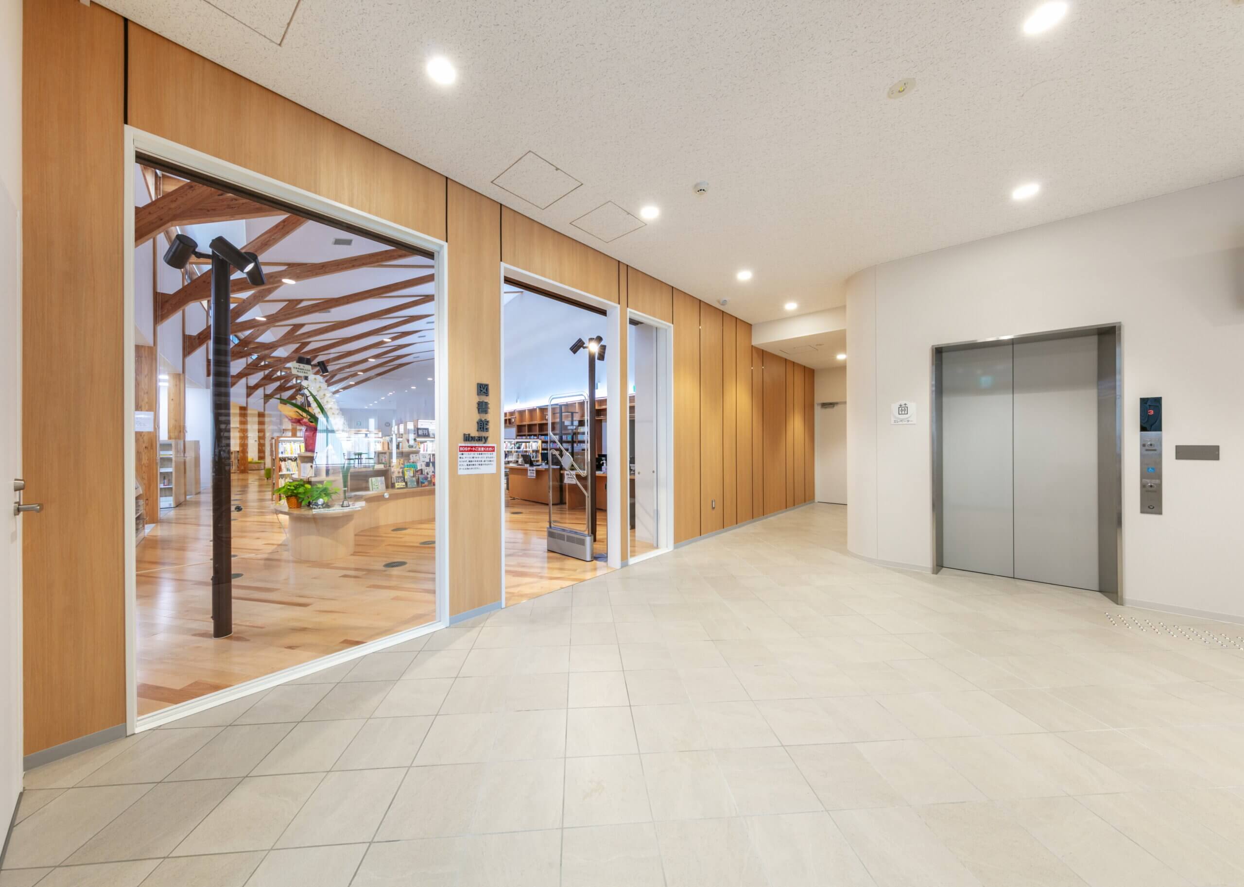 木造建築の施工事例：本と歴史の交流館イコット 3枚目