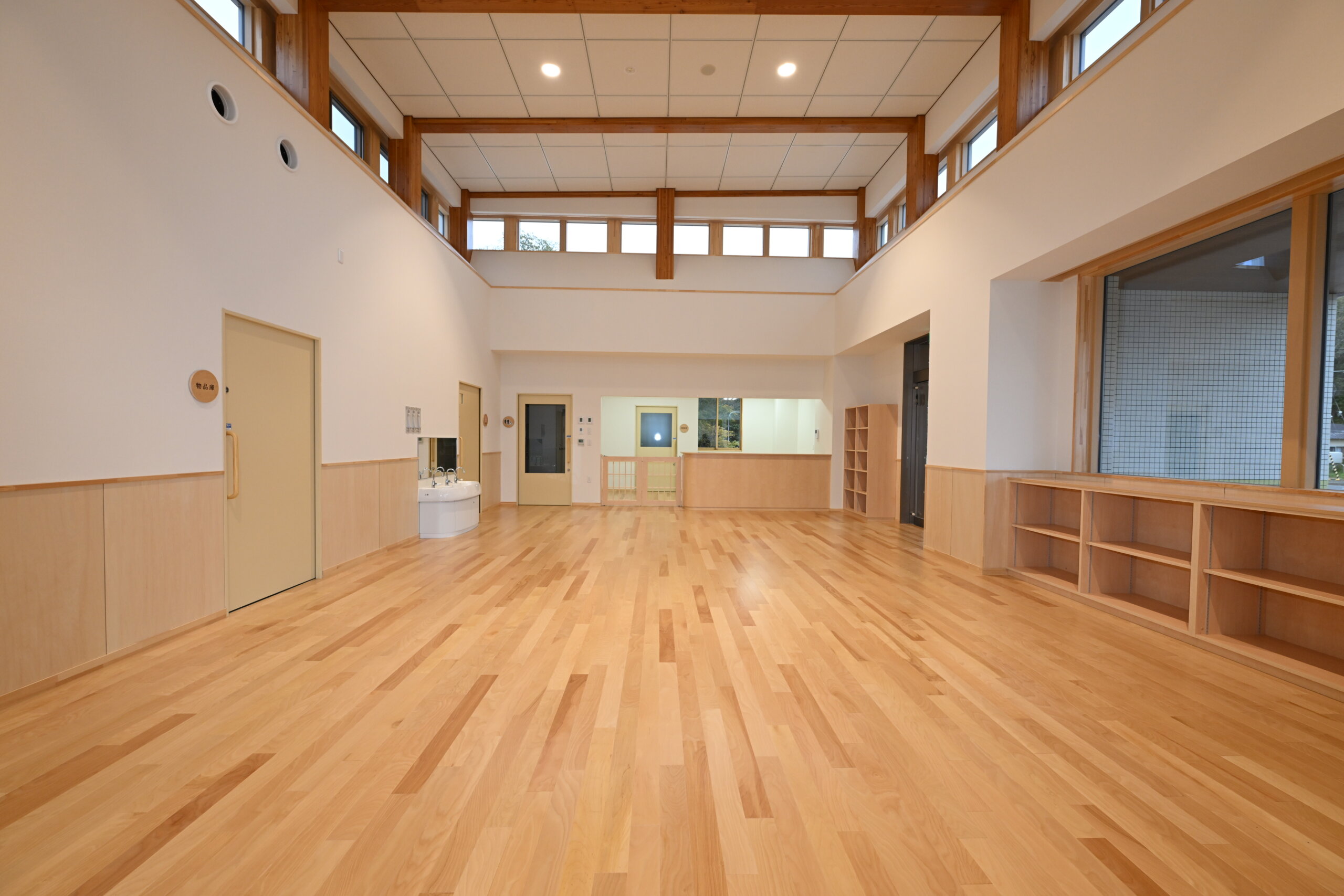 木造建築の施工事例：小清水町認定こども園  にじいろ 3枚目