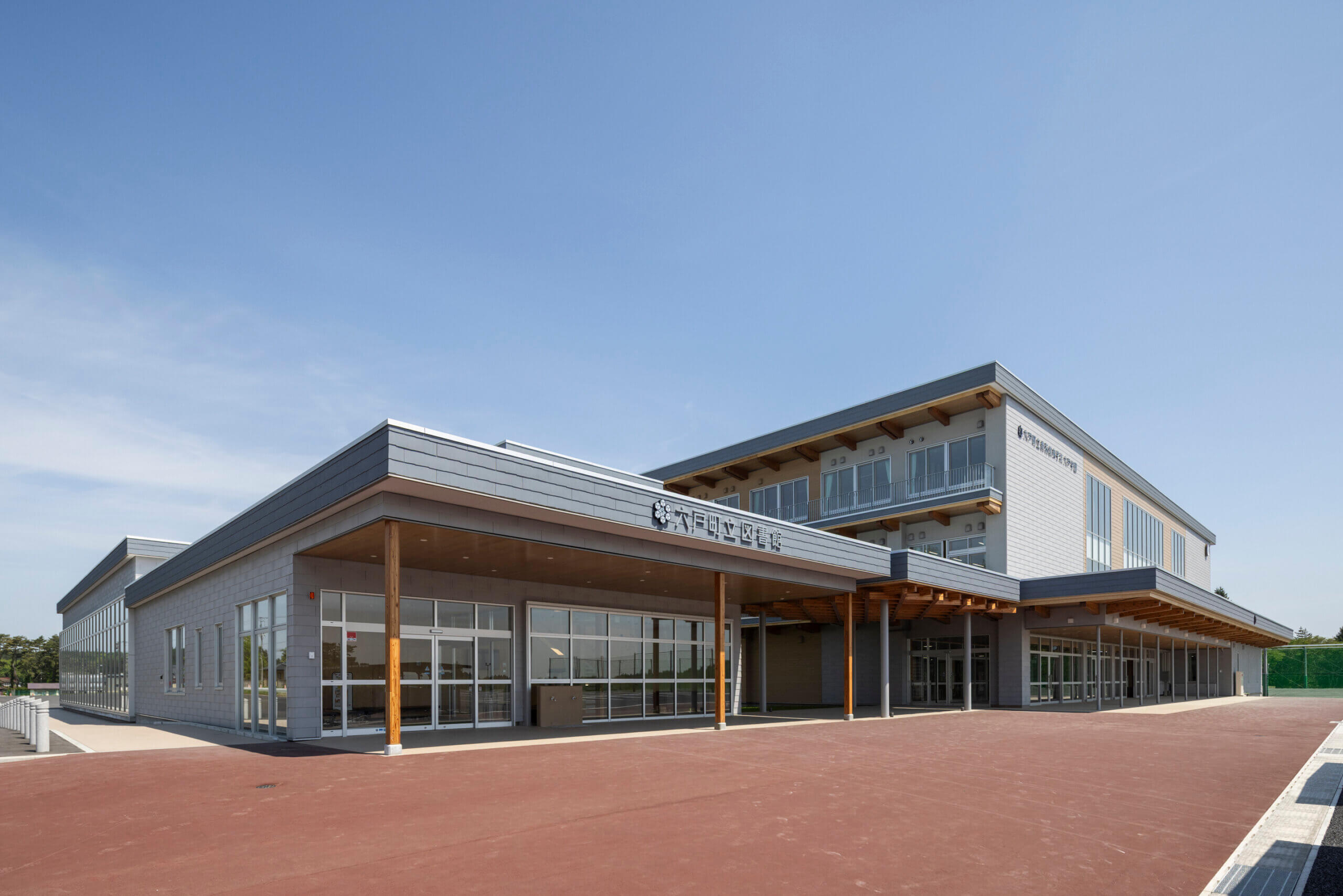 木造建築の施工事例：六戸町立義務教育学校　六戸学園 8枚目