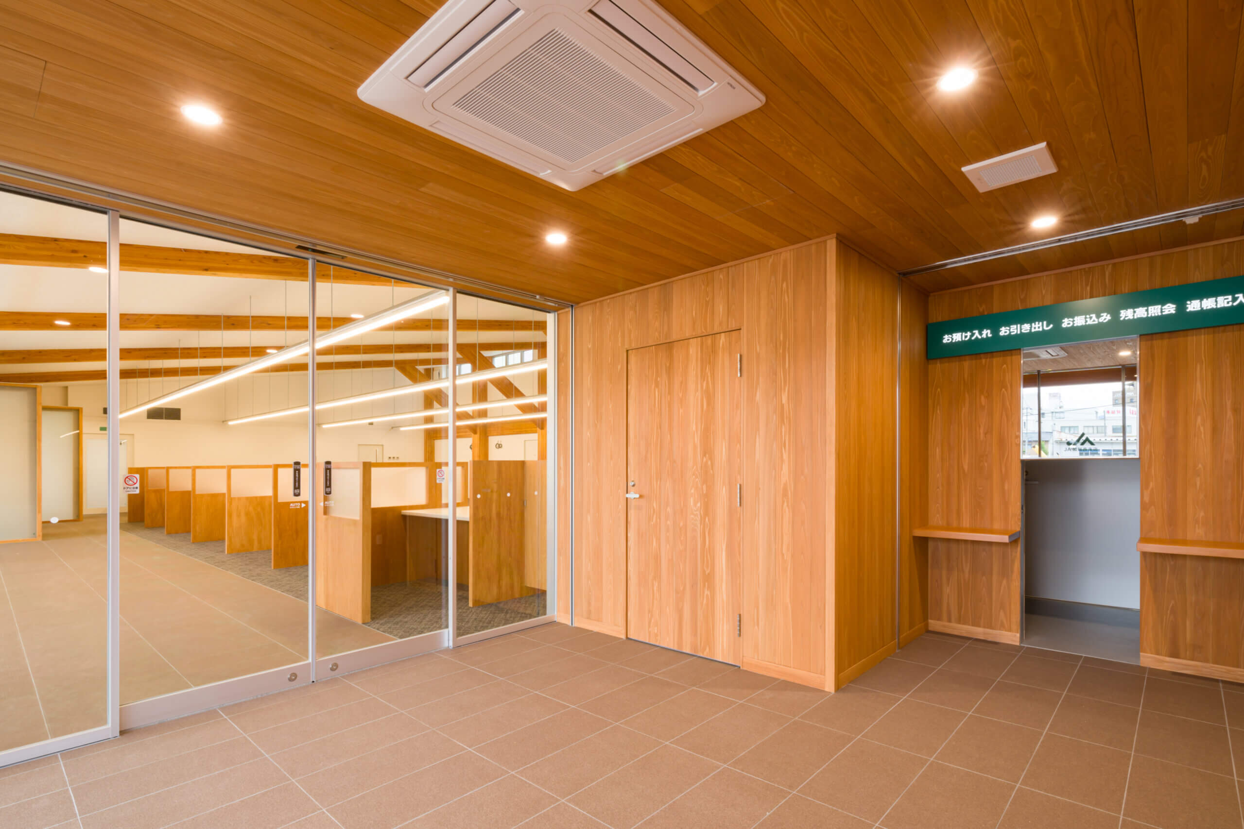 木造建築の施工事例：JA加賀　西支店 2枚目