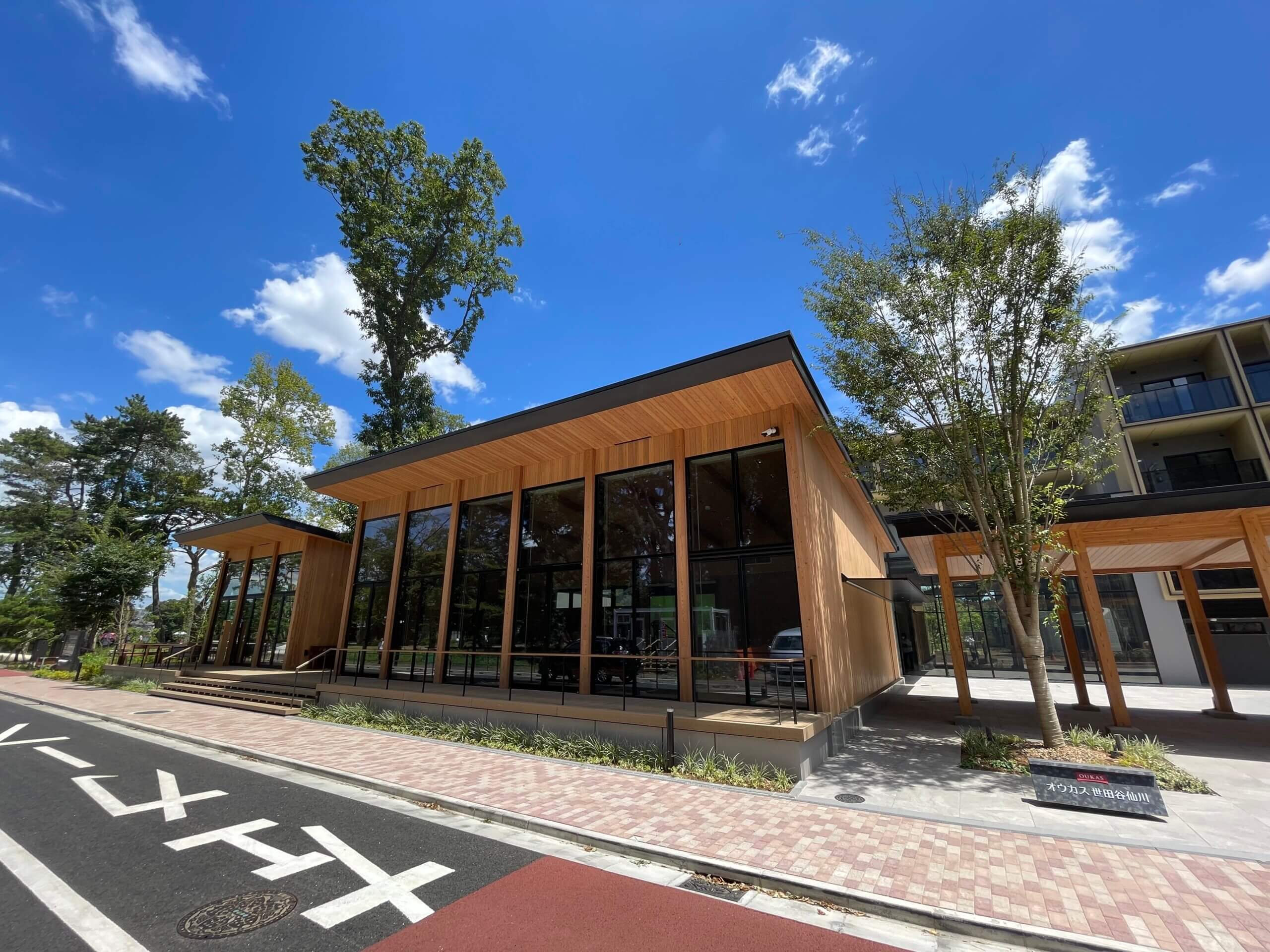 木造建築の施工事例：オウカス世田谷仙川　共用棟・車寄せ 1枚目